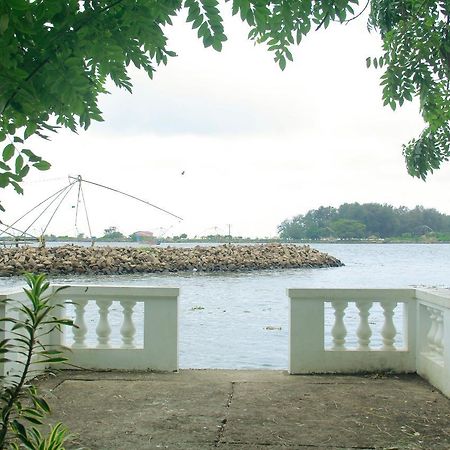 Muziris Harbour View Hotel Kochi Esterno foto